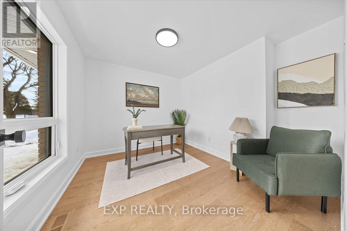 41 Qualicum Street, Ottawa, Ontario  K2H 7H3 - Photo 5 - X12801554