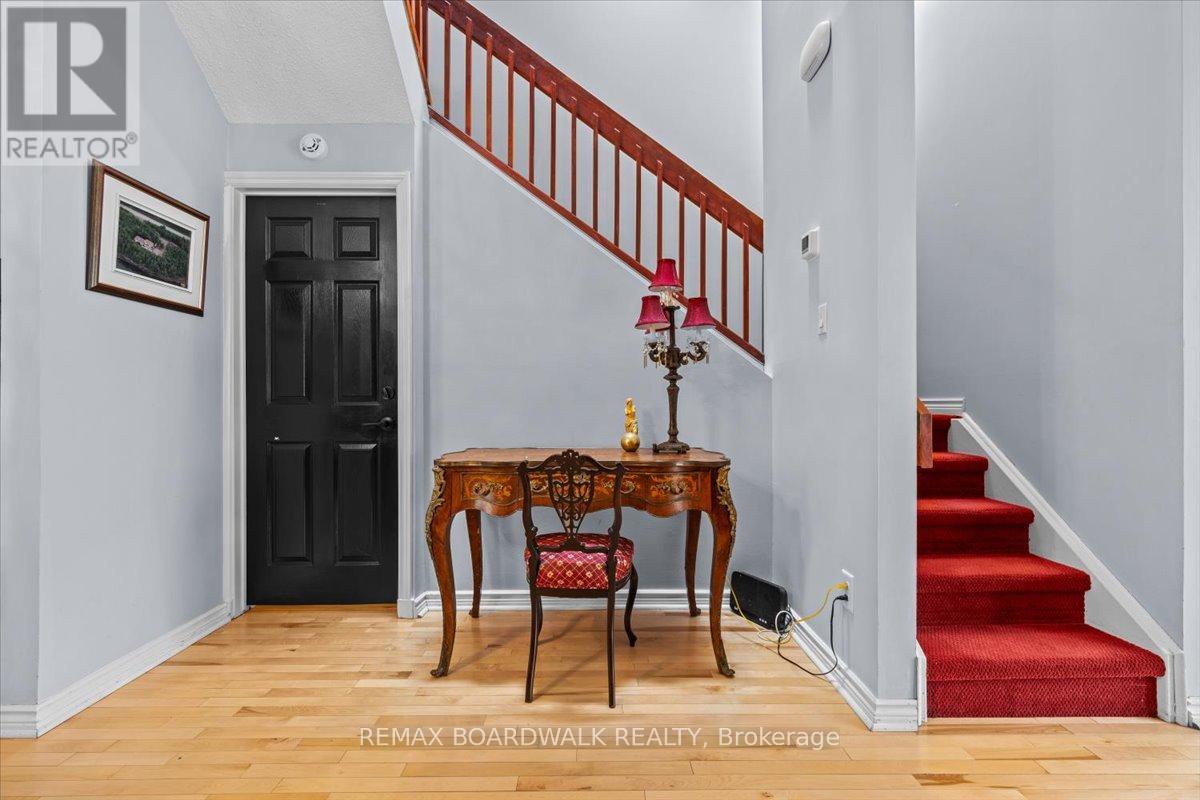 32 Waverley Street, Ottawa, Ontario  K2P 0T9 - Photo 10 - X12801728