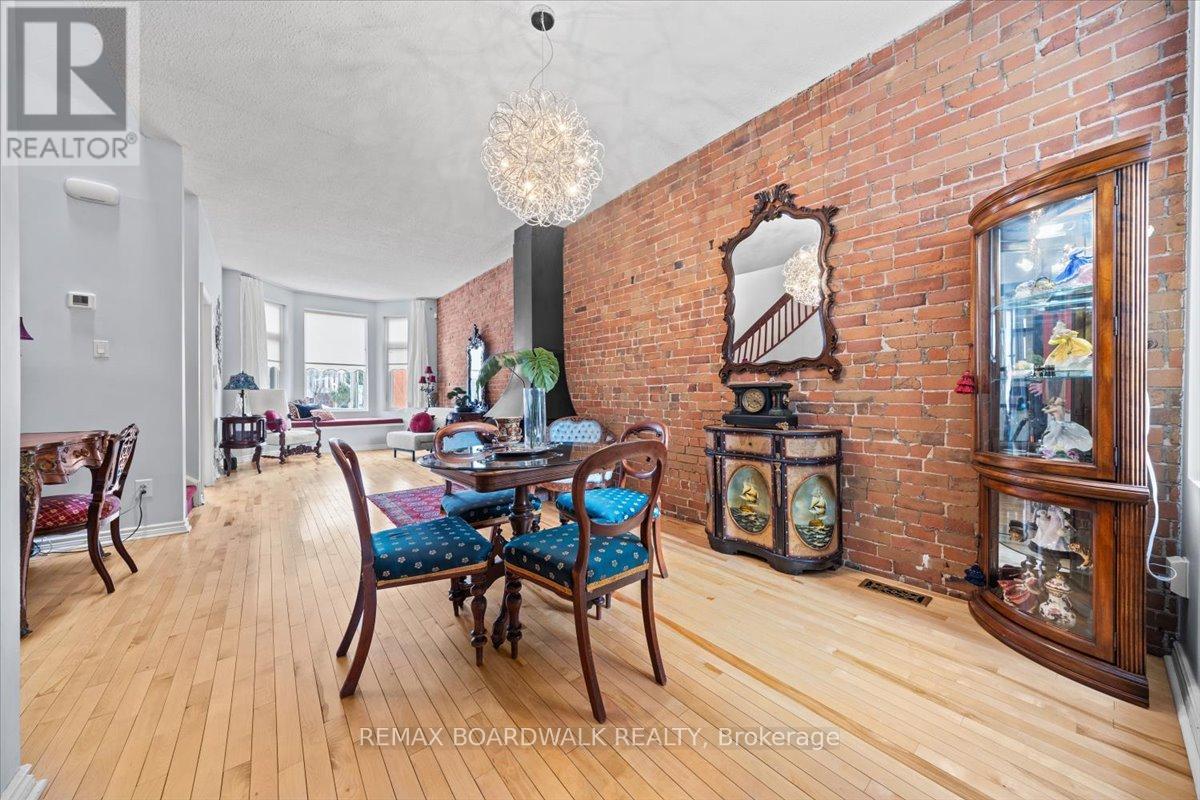 32 Waverley Street, Ottawa, Ontario  K2P 0T9 - Photo 12 - X12801728