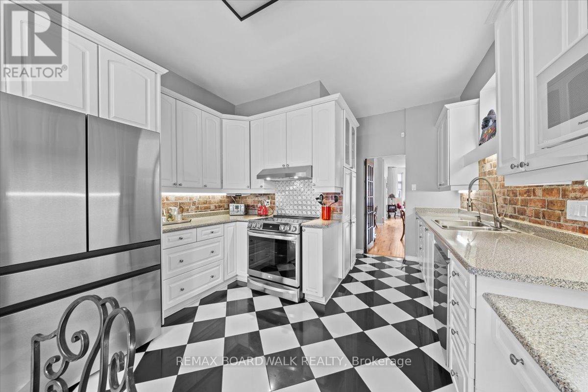 32 Waverley Street, Ottawa, Ontario  K2P 0T9 - Photo 18 - X12801728