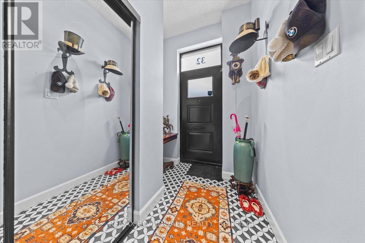 32 Waverley Street, Ottawa, Ontario  K2P 0T9 - Photo 3 - X12801728