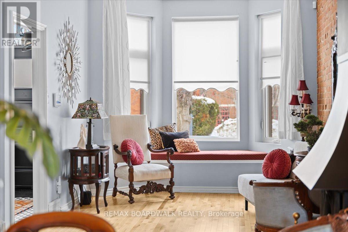 32 Waverley Street, Ottawa, Ontario  K2P 0T9 - Photo 4 - X12801728