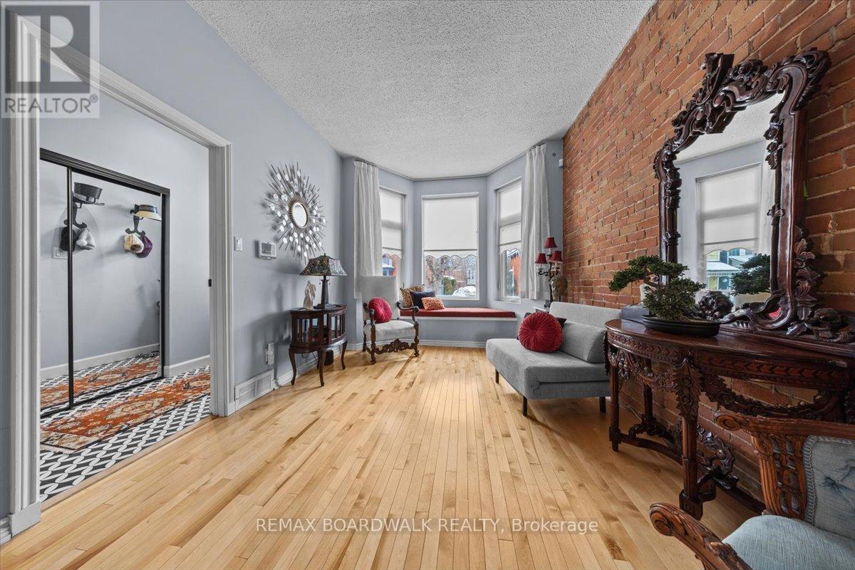 32 Waverley Street, Ottawa, Ontario  K2P 0T9 - Photo 5 - X12801728