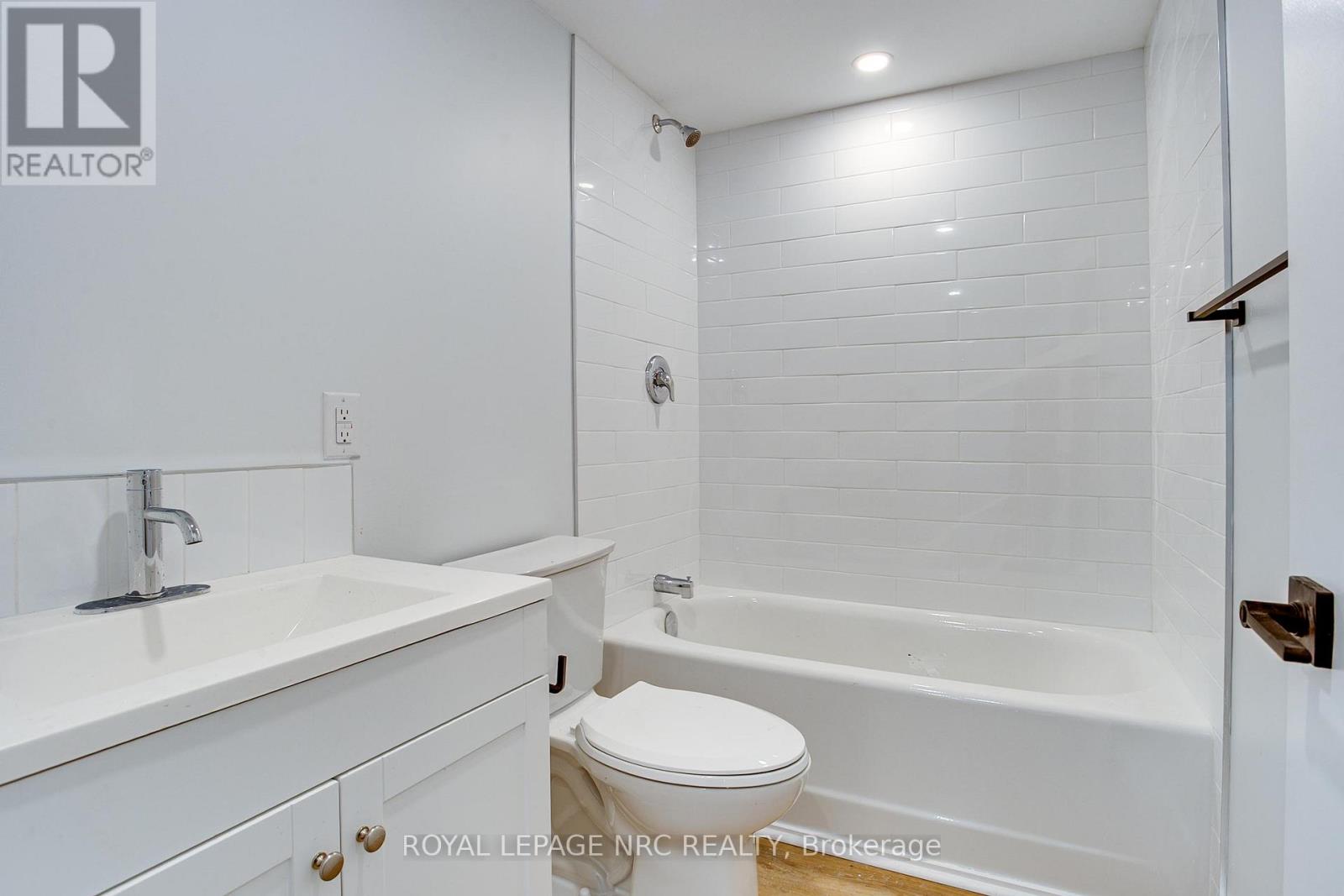 2 - 316 Elmwood Avenue, Fort Erie, Ontario  L0S 1B0 - Photo 11 - X12801644