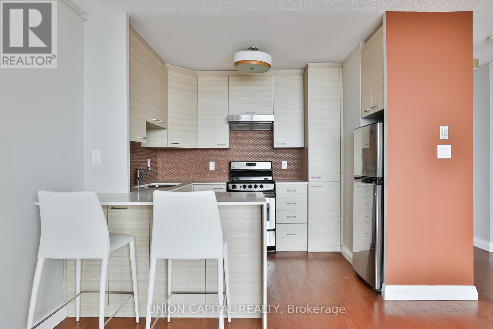 2112 - 40 Homewood Avenue, Toronto, Ontario  M4Y 2K2 - Photo 1 - C12801226