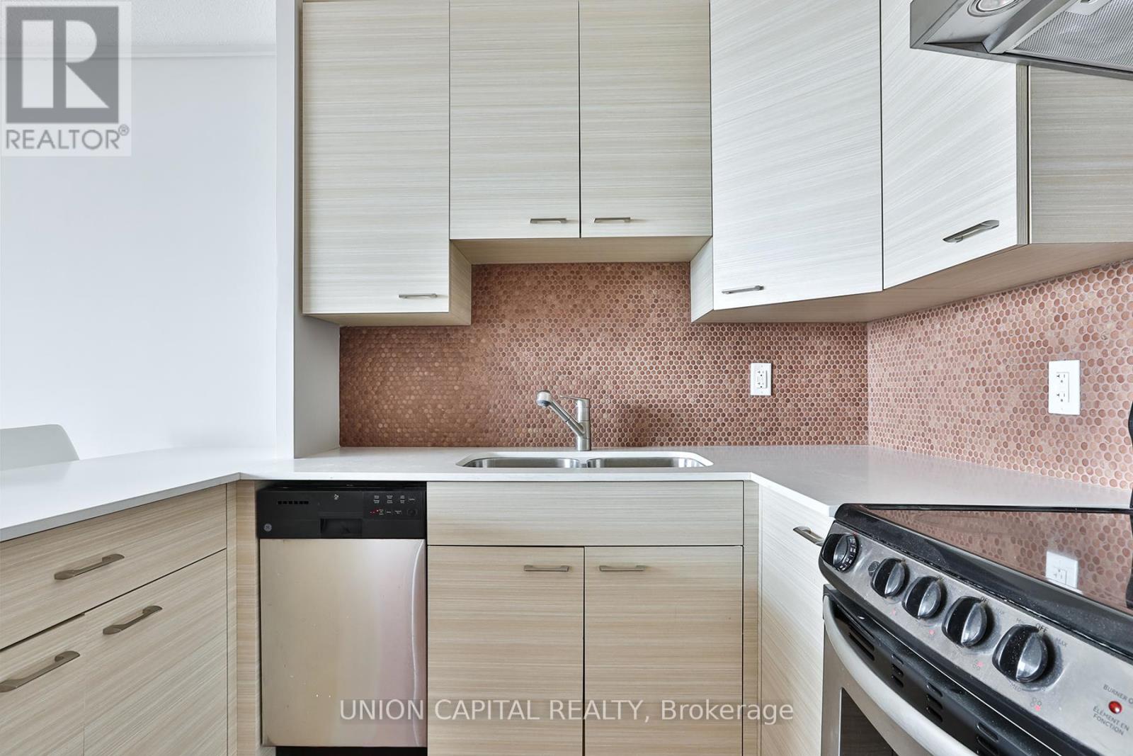 2112 - 40 Homewood Avenue, Toronto, Ontario  M4Y 2K2 - Photo 6 - C12801226