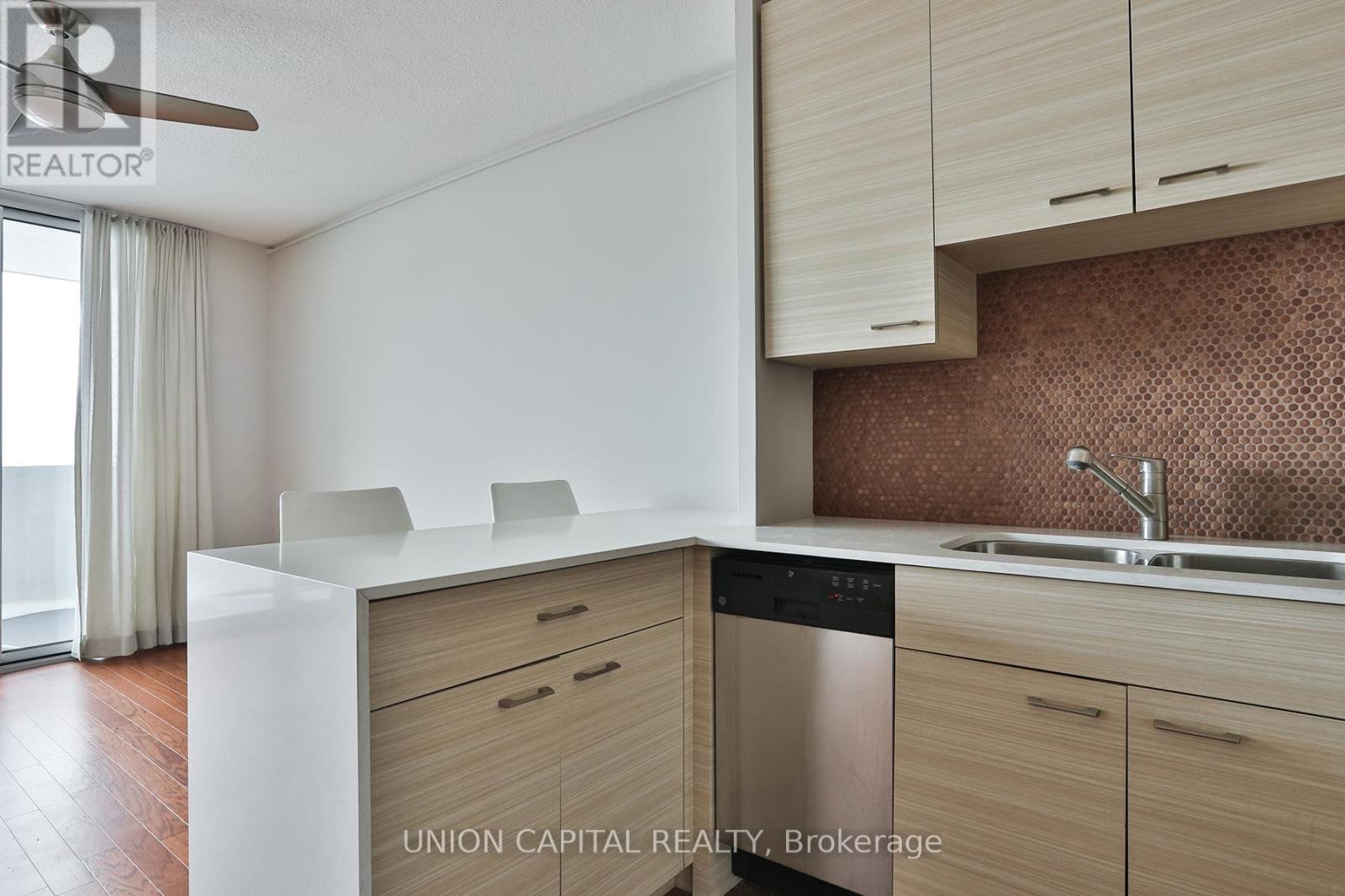 2112 - 40 Homewood Avenue, Toronto, Ontario  M4Y 2K2 - Photo 7 - C12801226