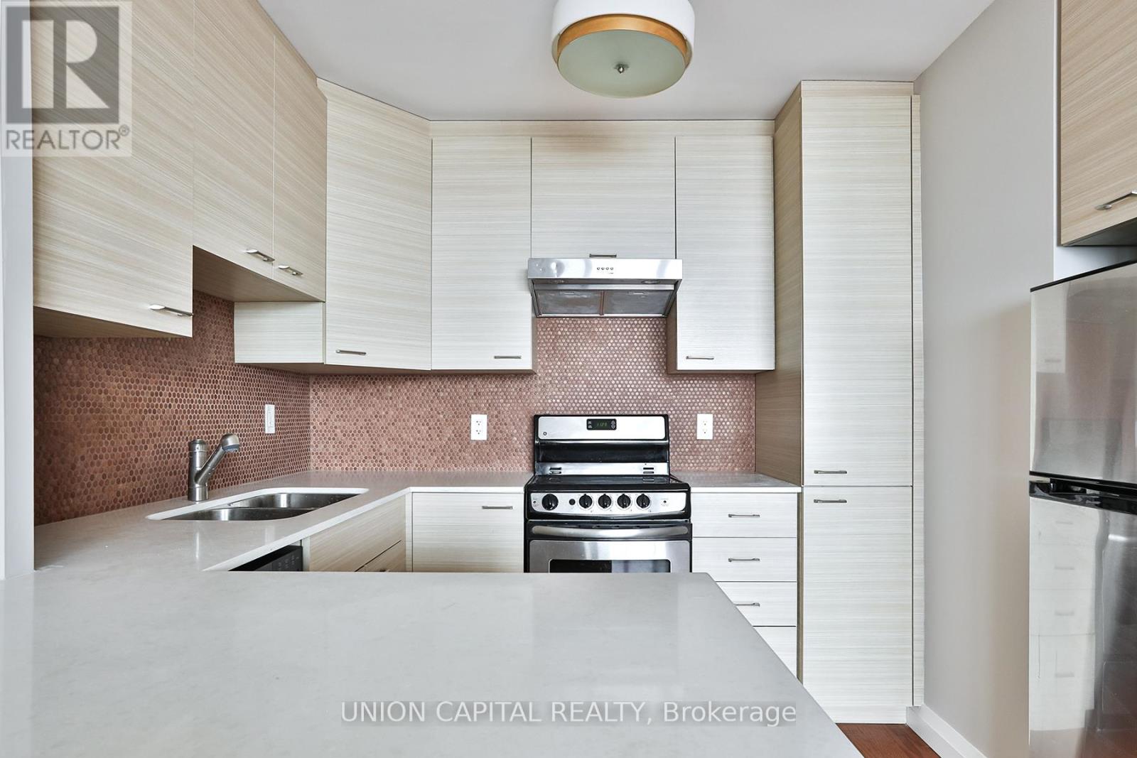 2112 - 40 Homewood Avenue, Toronto, Ontario  M4Y 2K2 - Photo 4 - C12801226