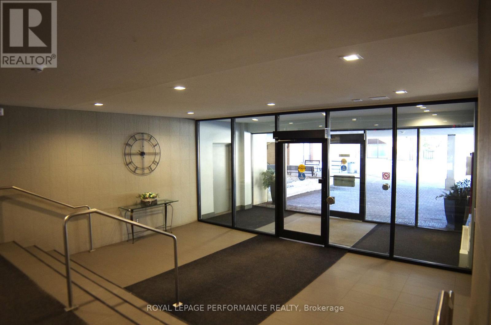 309 - 665 Bathgate Drive, Ottawa, Ontario  K1K 3Y4 - Photo 3 - X12796400