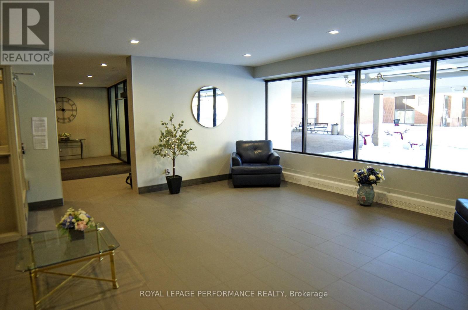 309 - 665 Bathgate Drive, Ottawa, Ontario  K1K 3Y4 - Photo 5 - X12796400