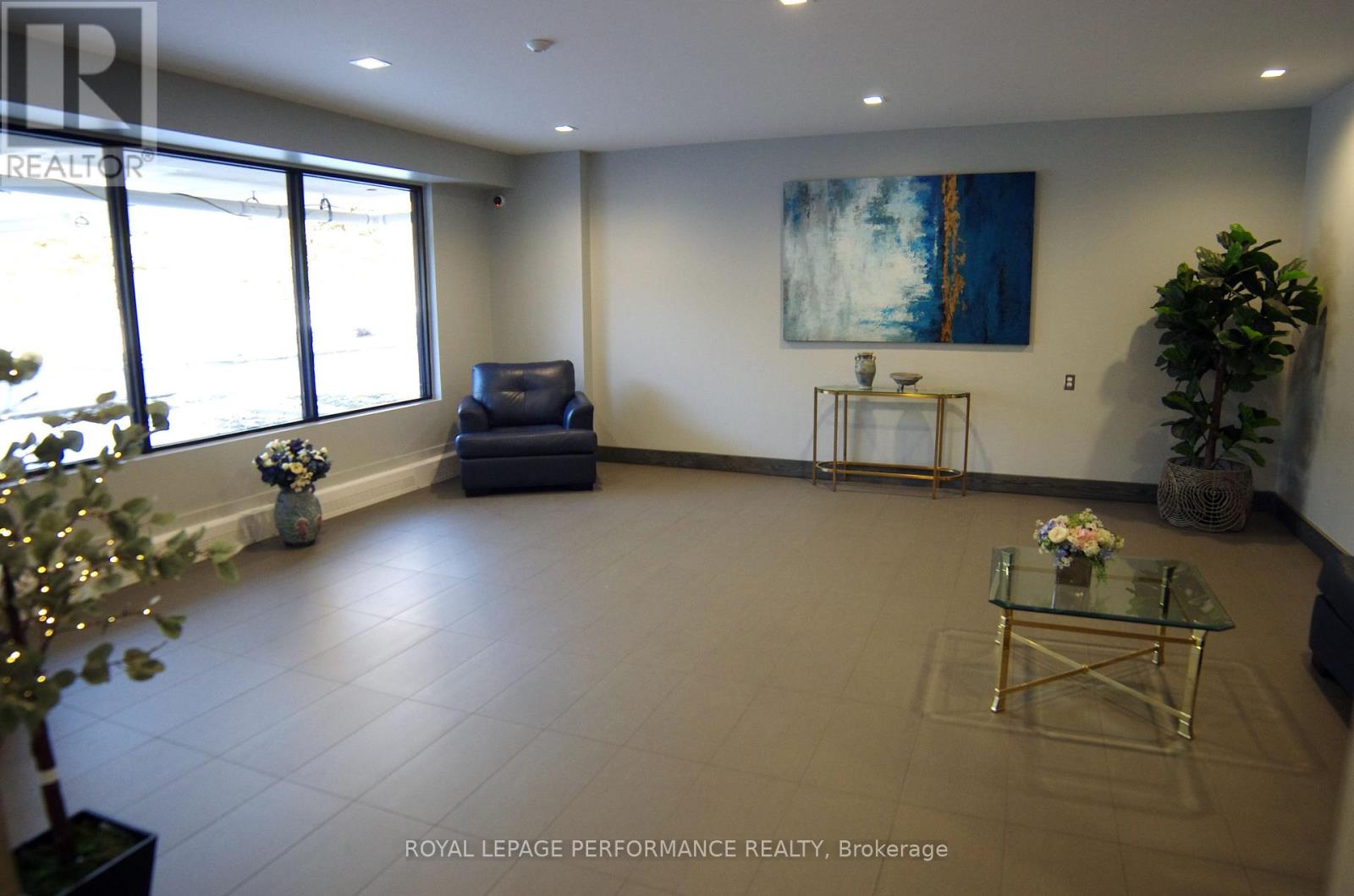 309 - 665 Bathgate Drive, Ottawa, Ontario  K1K 3Y4 - Photo 4 - X12796400