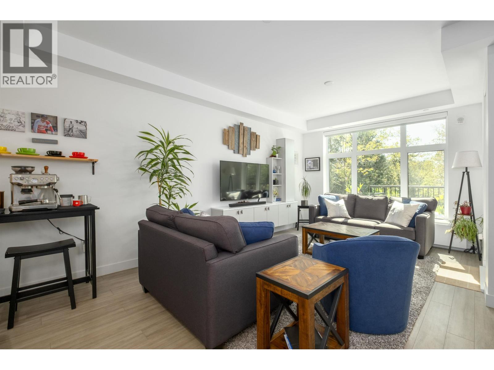 111 747 E 3rd Street, North Vancouver, British Columbia  V7L 1G8 - Photo 2 - R3081817