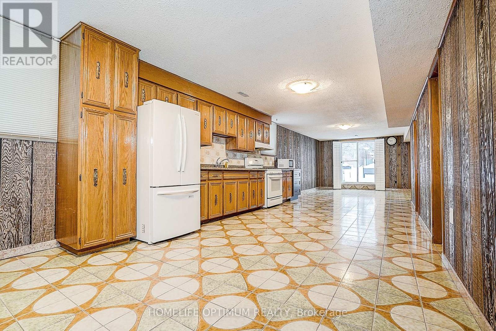 58 Hazelnut Crescent N, Toronto, Ontario  M2J 4W3 - Photo 13 - C12801752