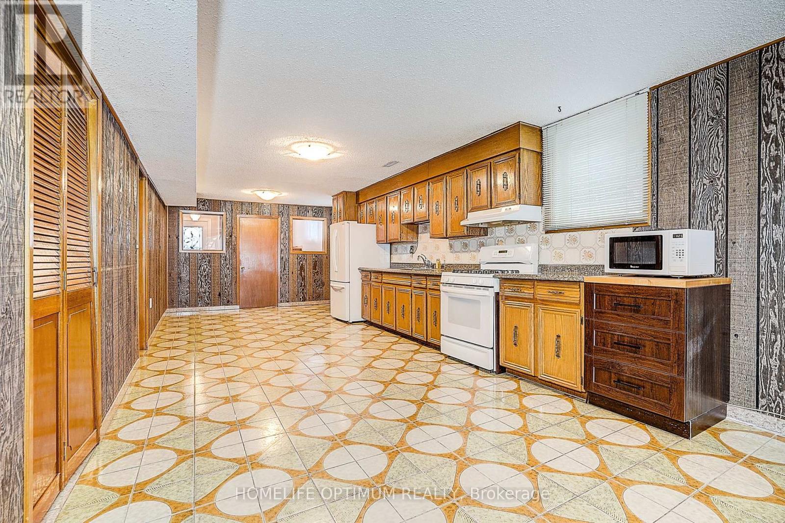 58 Hazelnut Crescent N, Toronto, Ontario  M2J 4W3 - Photo 14 - C12801752