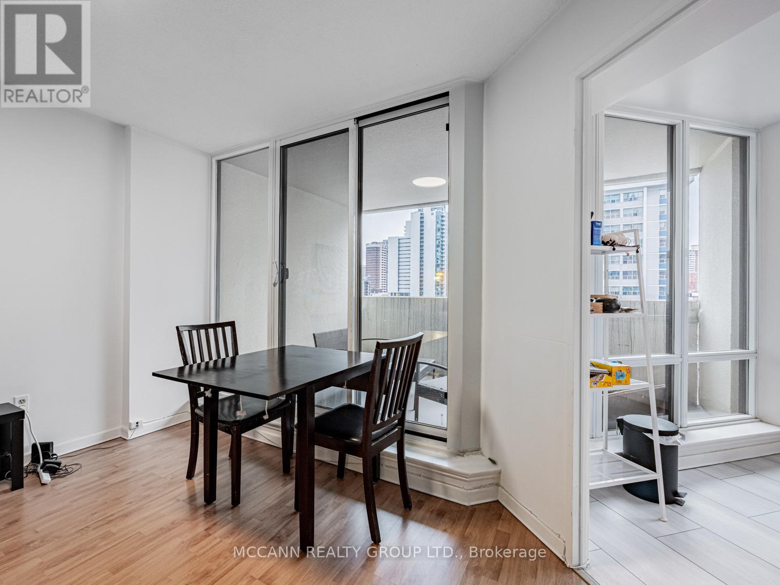 1102 - 25 Maitland Street, Toronto, Ontario  M4Y 2W1 - Photo 5 - C12801792