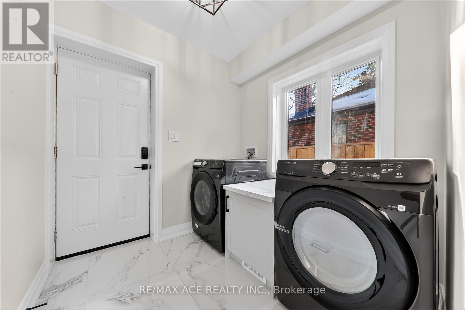 37 Secord Avenue, Toronto, Ontario  M4C 2C4 - Photo 21 - E12801550