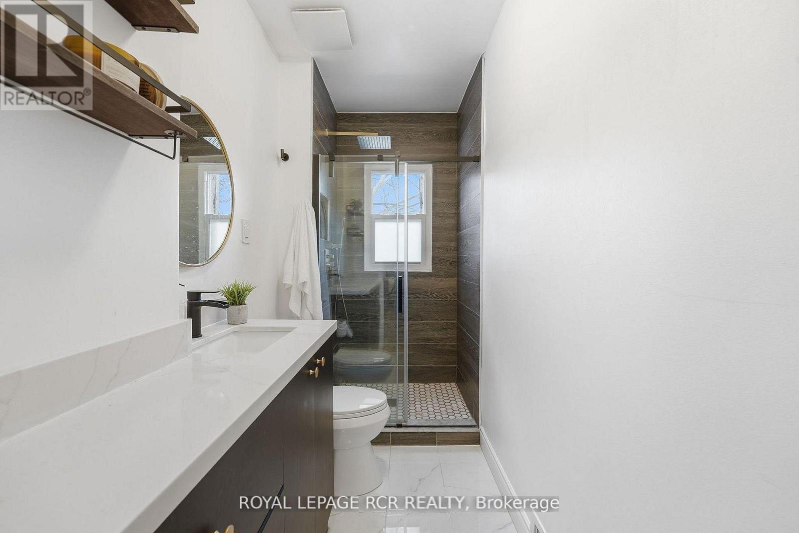 257 Rhodes Avenue, Toronto, Ontario  M4L 3A2 - Photo 17 - E12801566