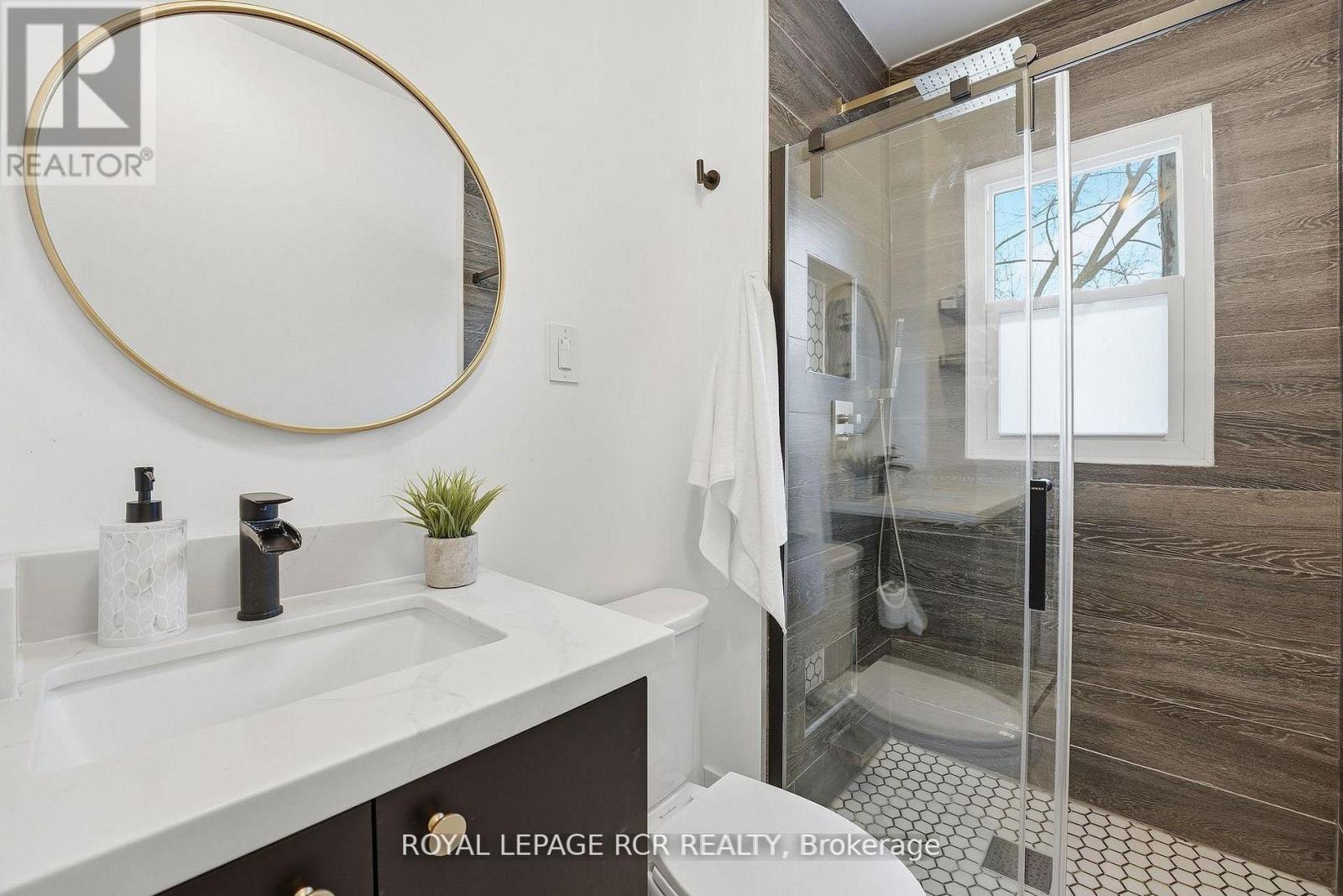 257 Rhodes Avenue, Toronto, Ontario  M4L 3A2 - Photo 18 - E12801566