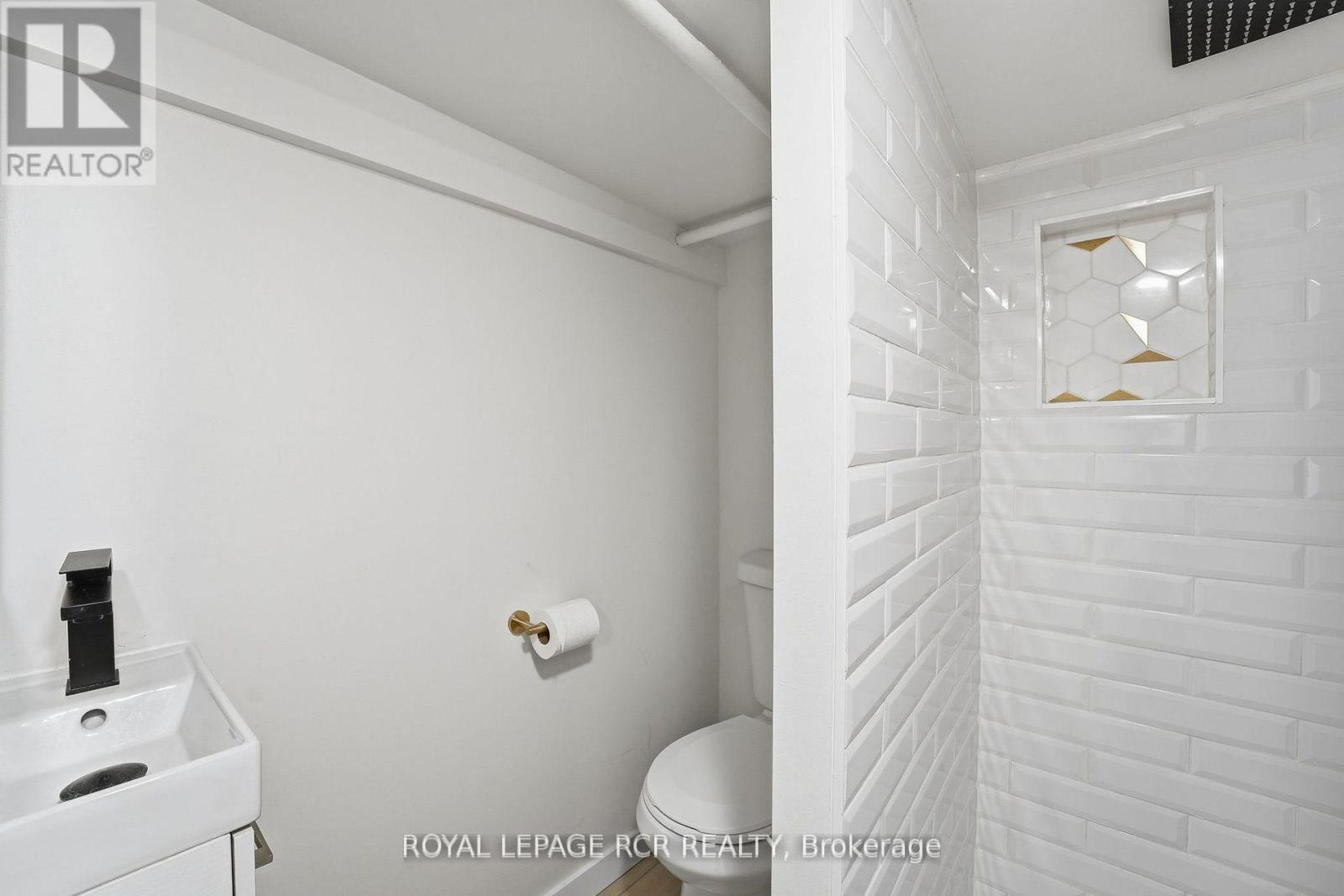 257 Rhodes Avenue, Toronto, Ontario  M4L 3A2 - Photo 23 - E12801566