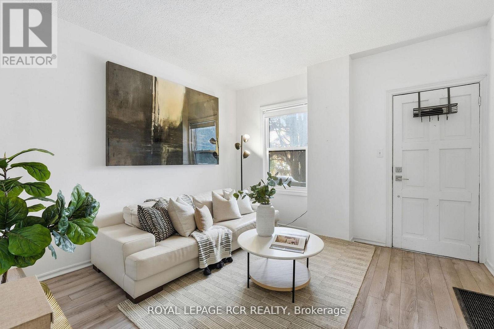 257 Rhodes Avenue, Toronto, Ontario  M4L 3A2 - Photo 6 - E12801566