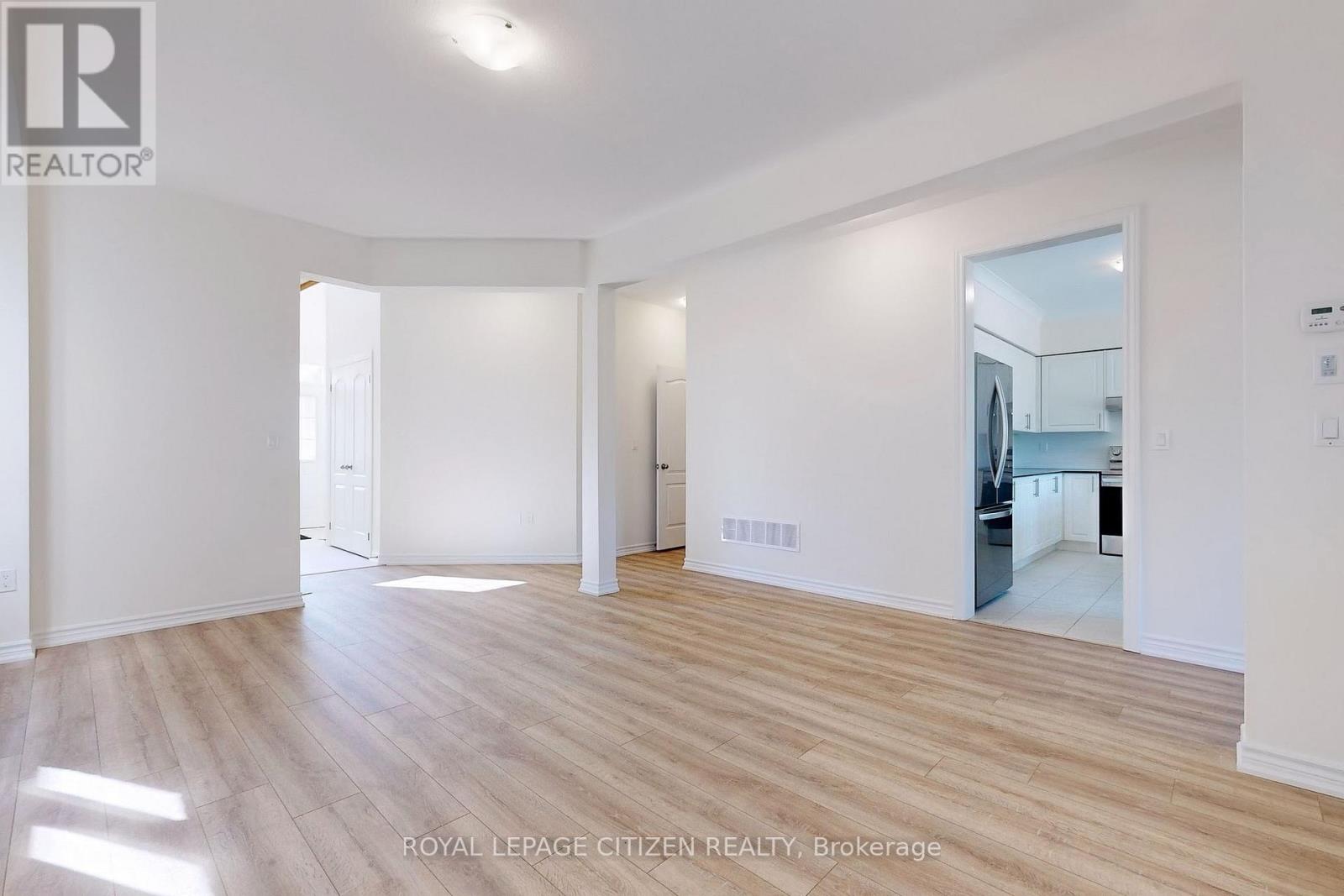 140 Hawkins Street, Georgina, Ontario  L0E 1R0 - Photo 10 - N12801534