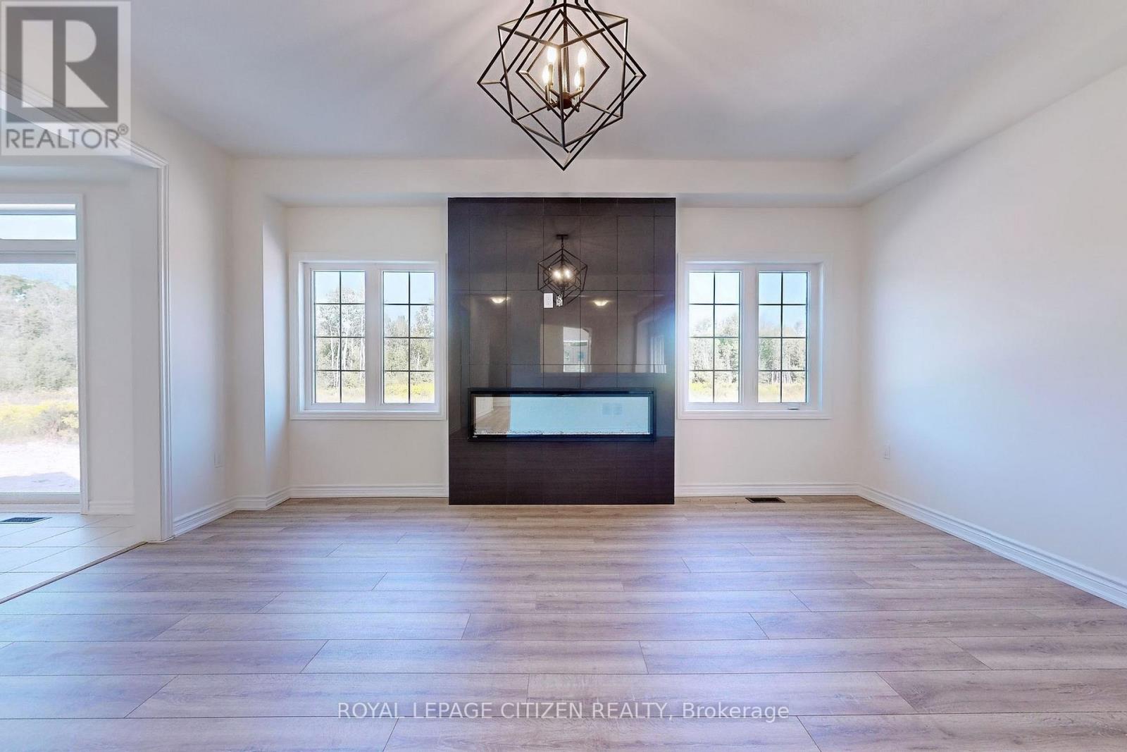 140 Hawkins Street, Georgina, Ontario  L0E 1R0 - Photo 3 - N12801534