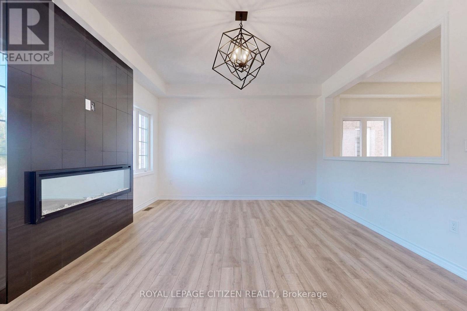 140 Hawkins Street, Georgina, Ontario  L0E 1R0 - Photo 5 - N12801534