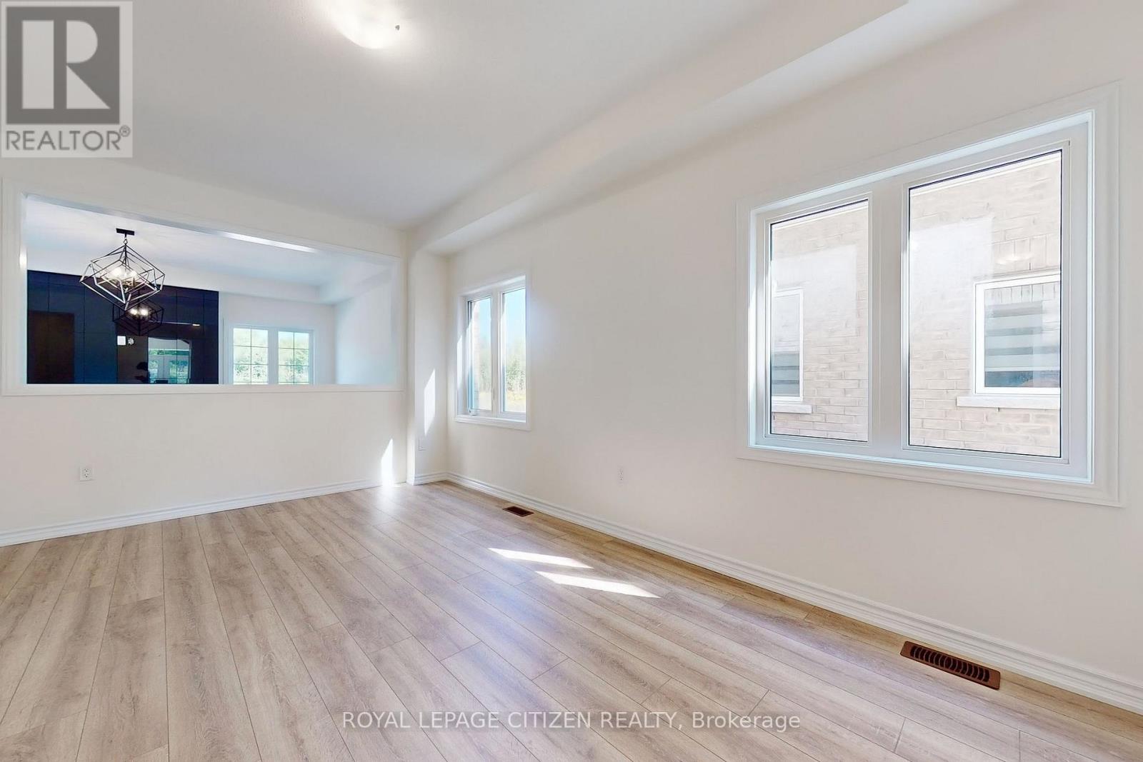 140 Hawkins Street, Georgina, Ontario  L0E 1R0 - Photo 7 - N12801534