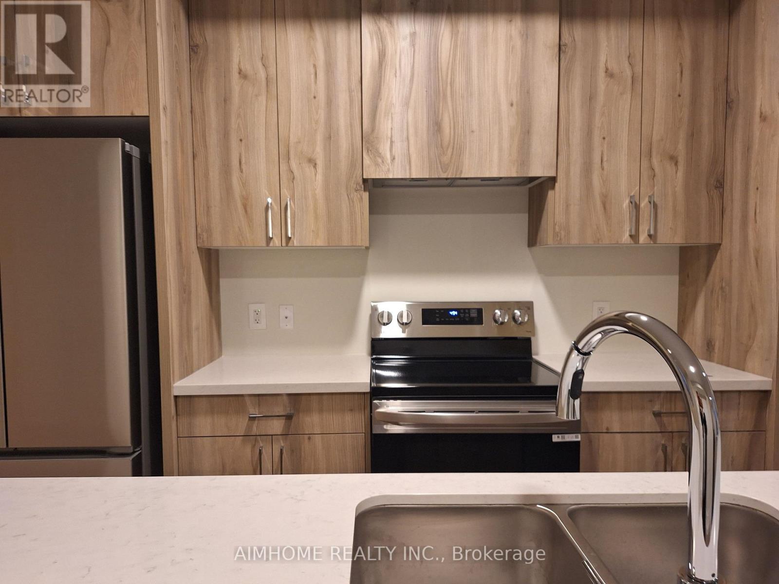 9 Art Leech Drive, Richmond Hill, Ontario  L4E 3R4 - Photo 3 - N12801548