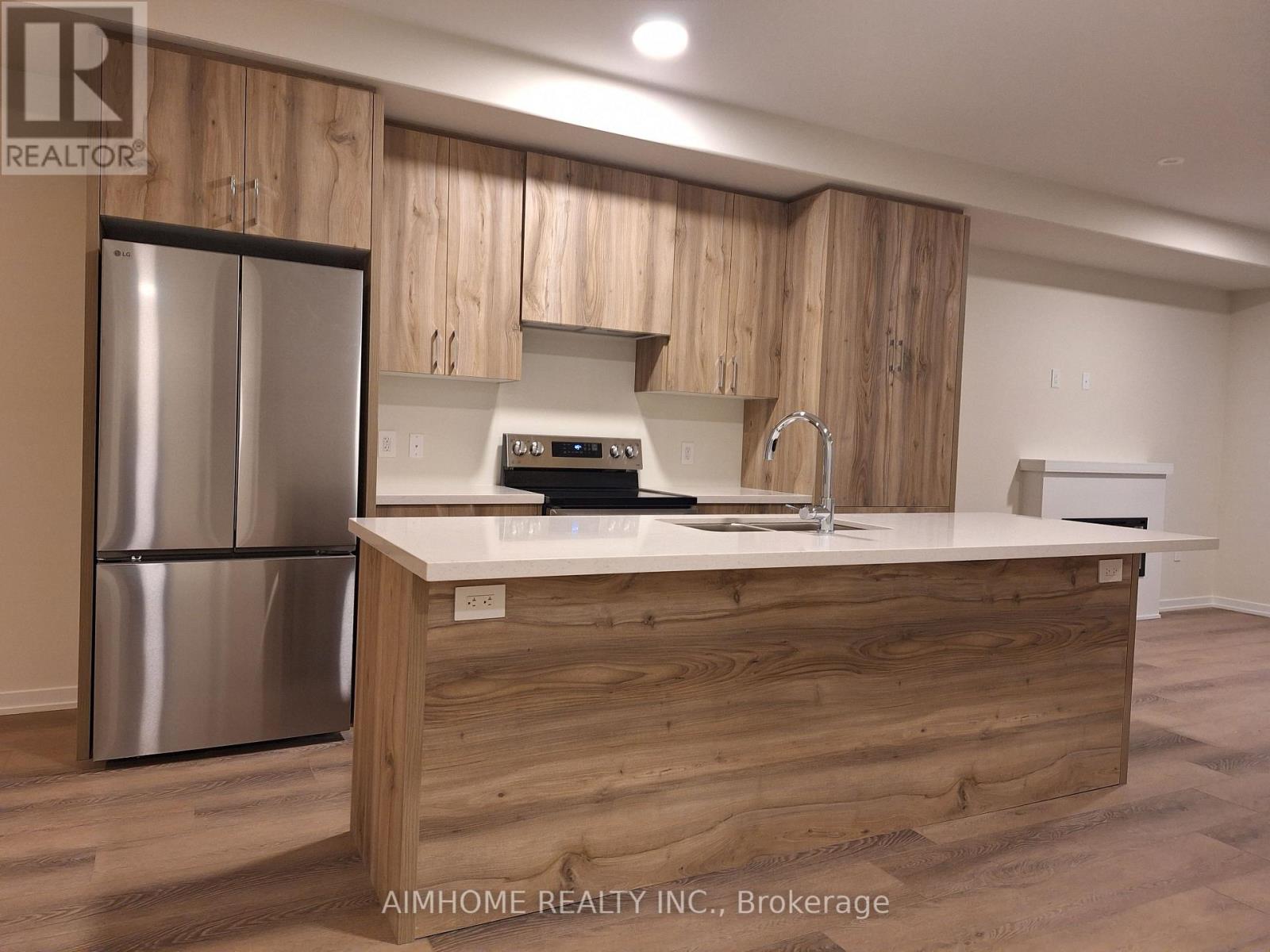 9 Art Leech Drive, Richmond Hill, Ontario  L4E 3R4 - Photo 7 - N12801548