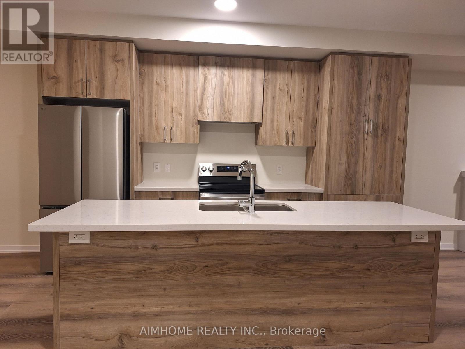 9 Art Leech Drive, Richmond Hill, Ontario  L4E 3R4 - Photo 8 - N12801548