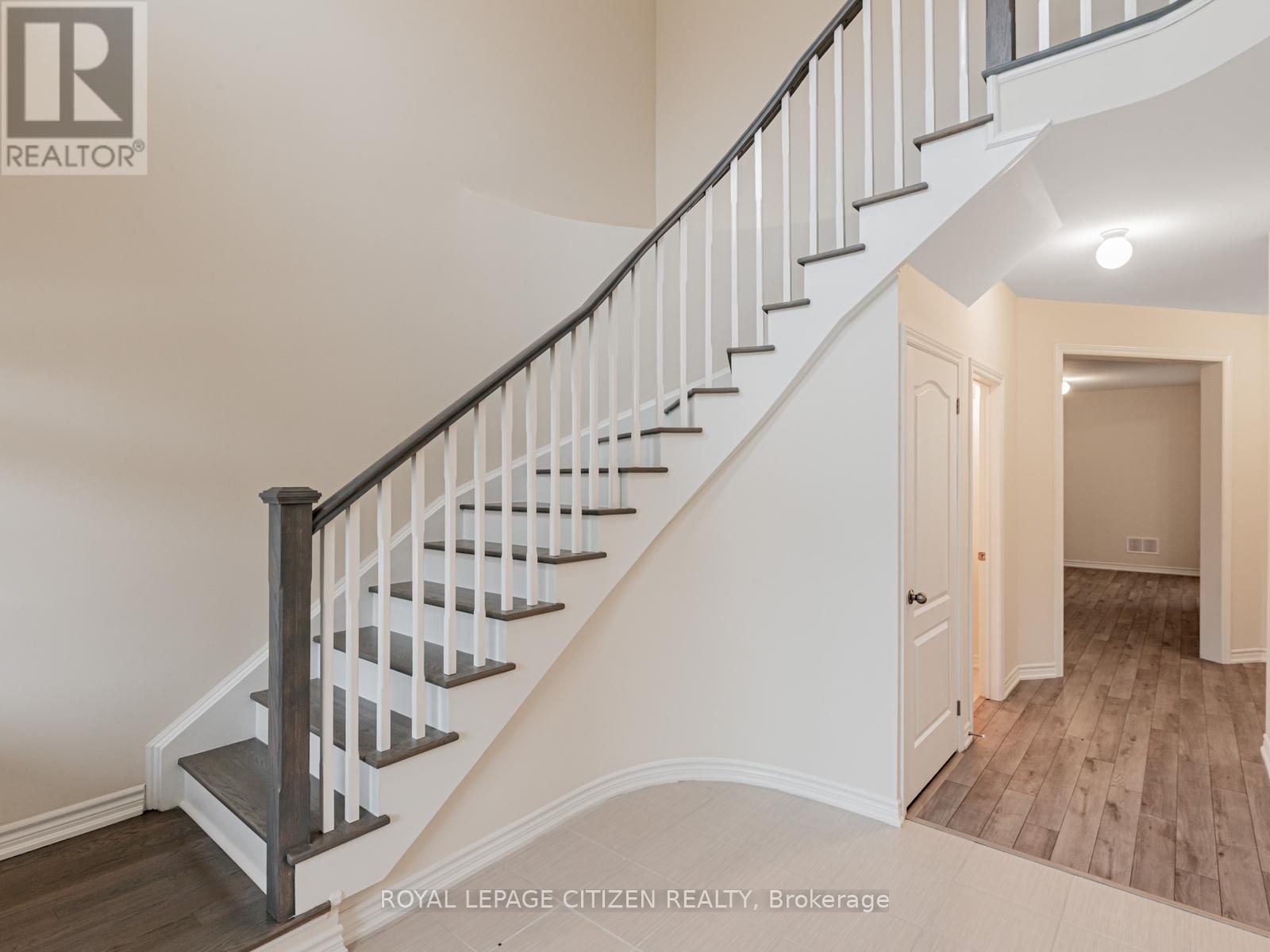 7 Jeanne Pynn Avenue, Georgina, Ontario  L0E 1R0 - Photo 5 - N12801558