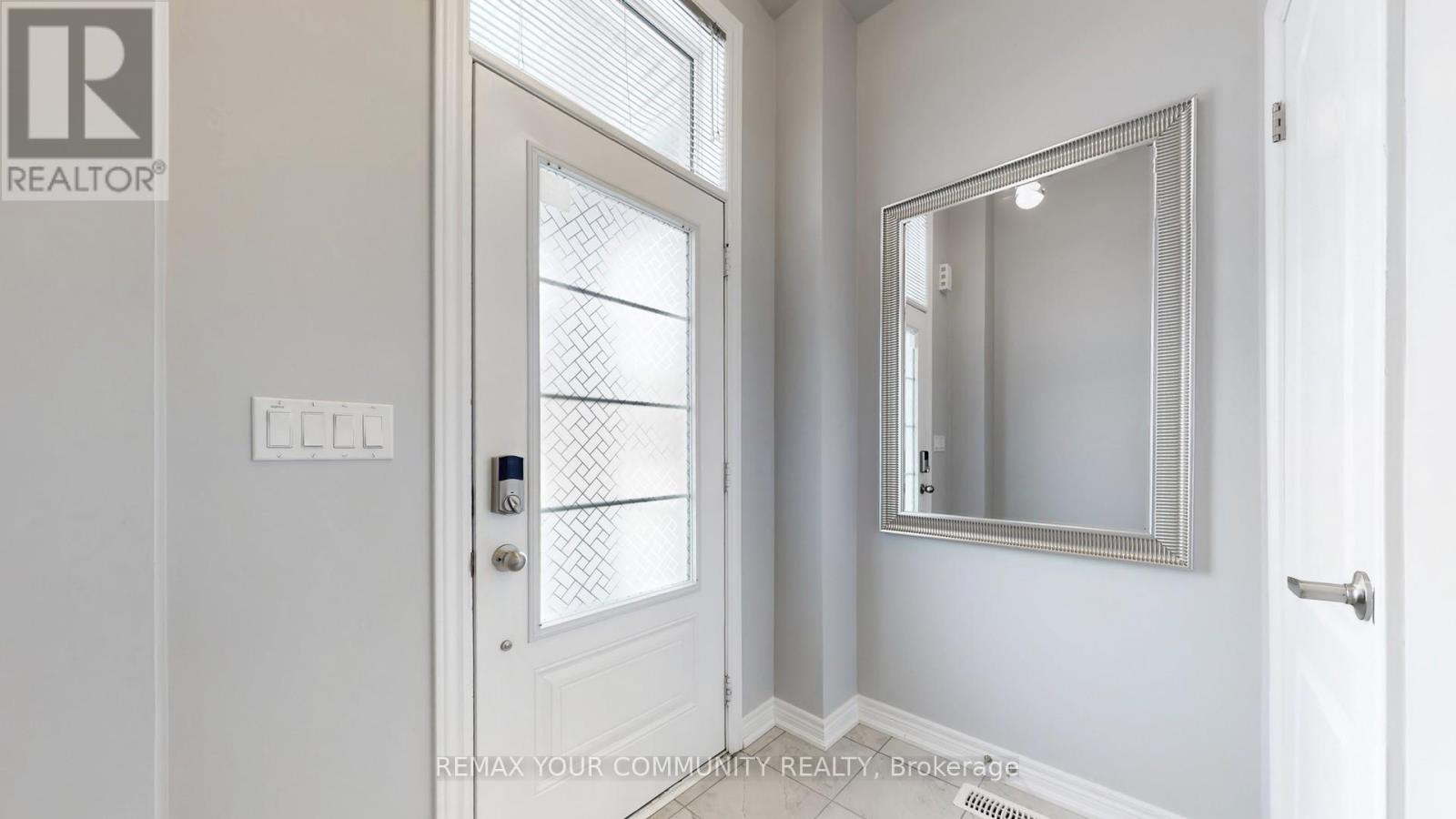 9 Applegate Drive, East Gwillimbury, Ontario  L9N 0R2 - Photo 17 - N12801560