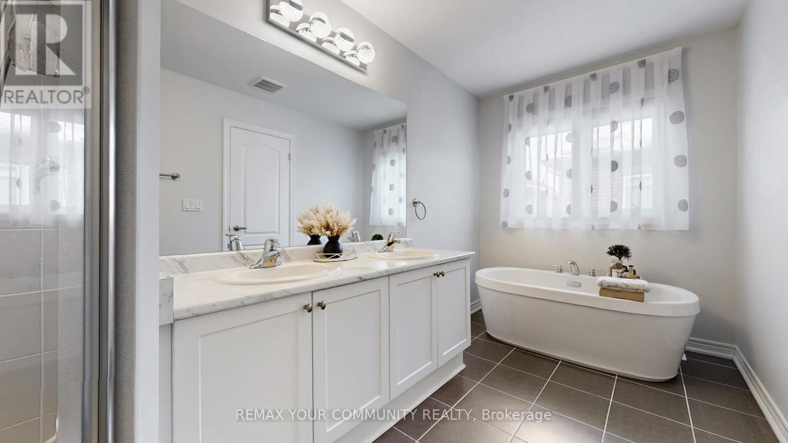 9 Applegate Drive, East Gwillimbury, Ontario  L9N 0R2 - Photo 27 - N12801560