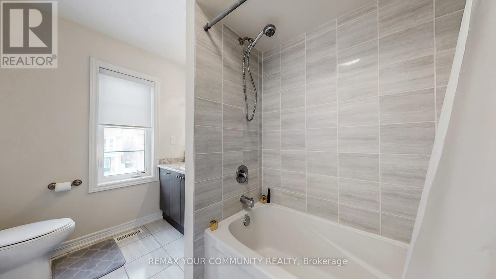 9 Applegate Drive, East Gwillimbury, Ontario  L9N 0R2 - Photo 40 - N12801560