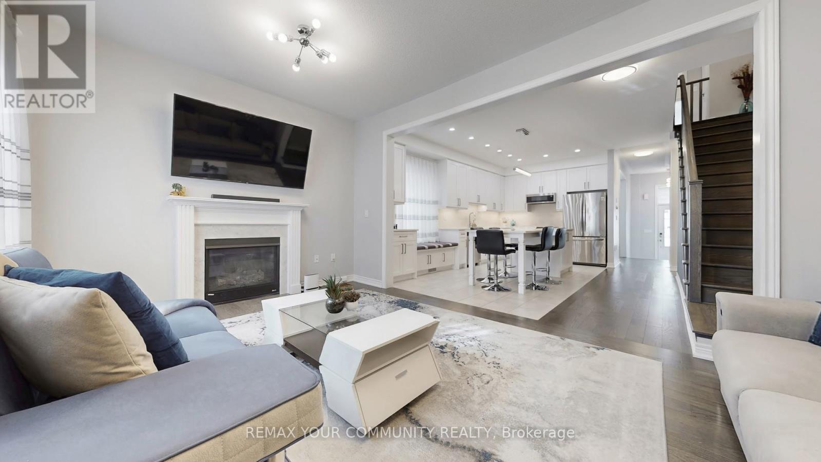 9 Applegate Drive, East Gwillimbury, Ontario  L9N 0R2 - Photo 5 - N12801560