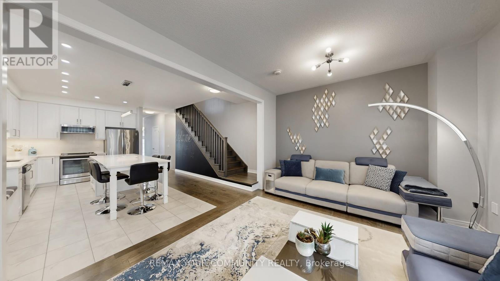 9 Applegate Drive, East Gwillimbury, Ontario  L9N 0R2 - Photo 6 - N12801560