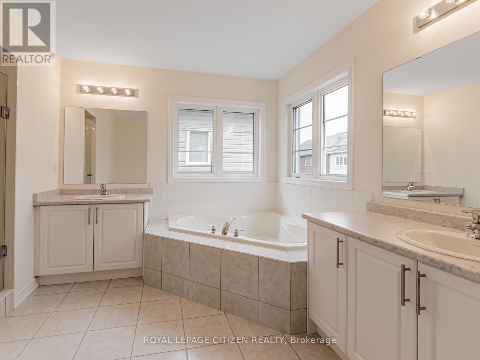 165 Hawkins Street, Georgina, Ontario  L0E 1R0 - Photo 27 - N12801568