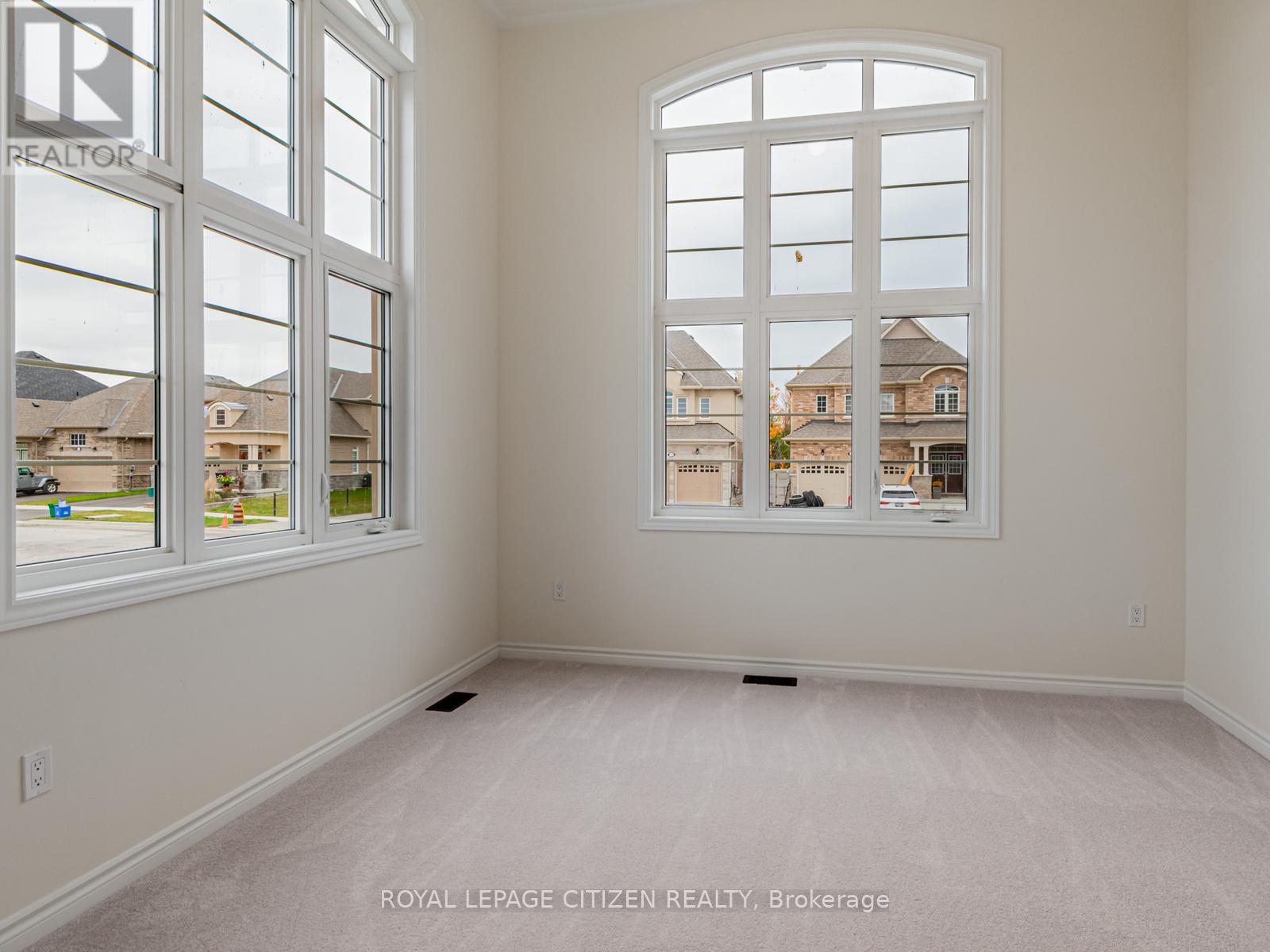 165 Hawkins Street, Georgina, Ontario  L0E 1R0 - Photo 4 - N12801568