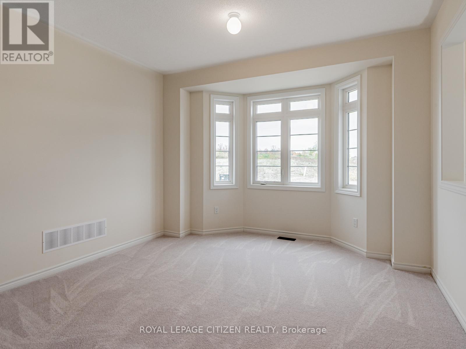 165 Hawkins Street, Georgina, Ontario  L0E 1R0 - Photo 6 - N12801568