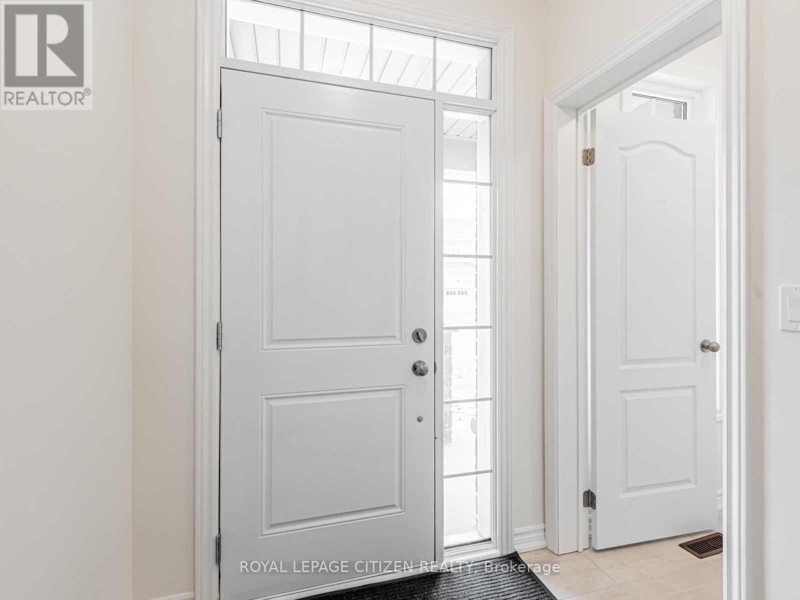 7 Wayne Allison Drive, Georgina, Ontario  L0E 1R0 - Photo 4 - N12801576