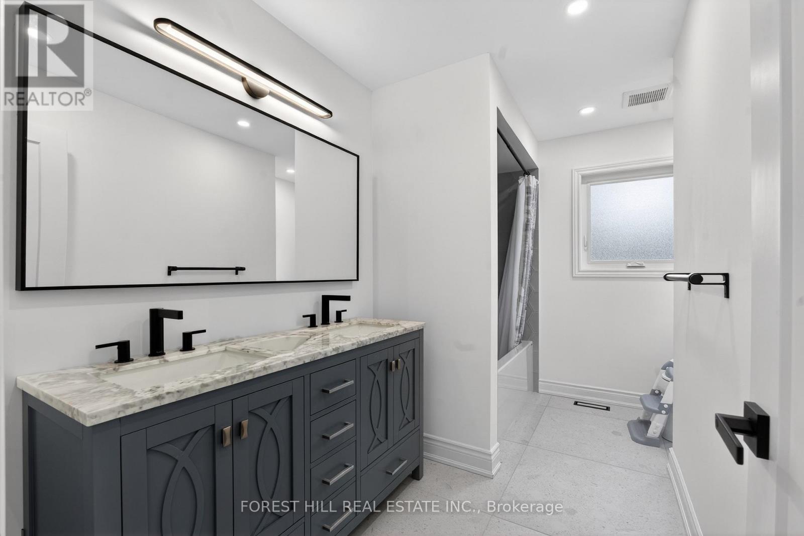 16 Casson Place, Markham, Ontario  L3R 0G2 - Photo 28 - N12801610