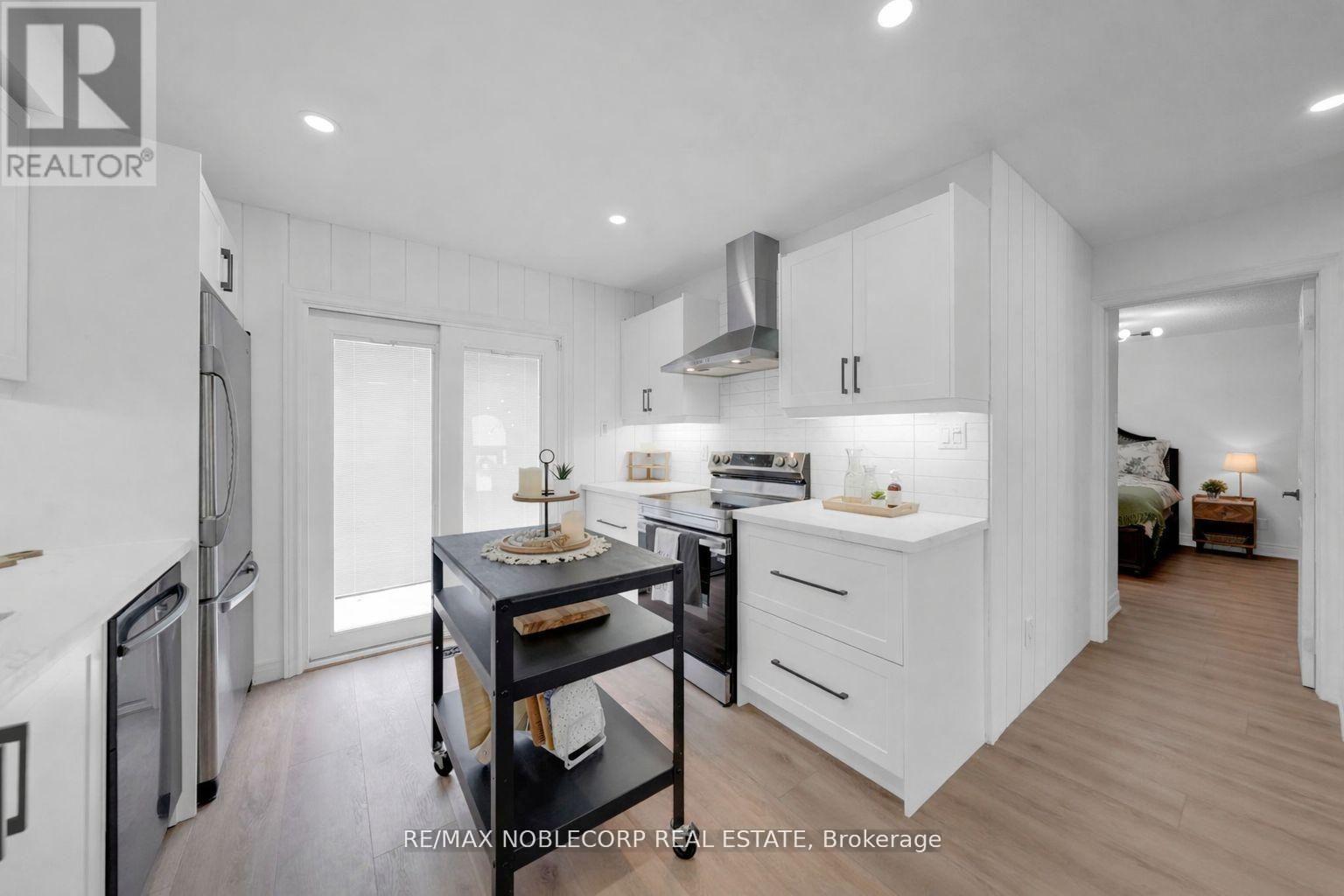 76 Edenbridge Drive, Essa, Ontario  L3W 0K8 - Photo 10 - N12801666