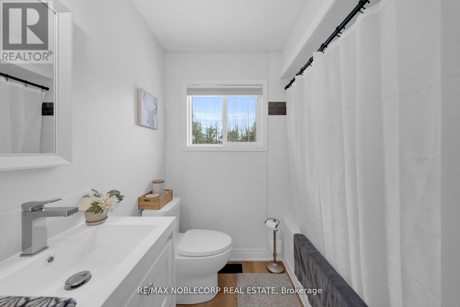 76 Edenbridge Drive, Essa, Ontario  L3W 0K8 - Photo 15 - N12801666