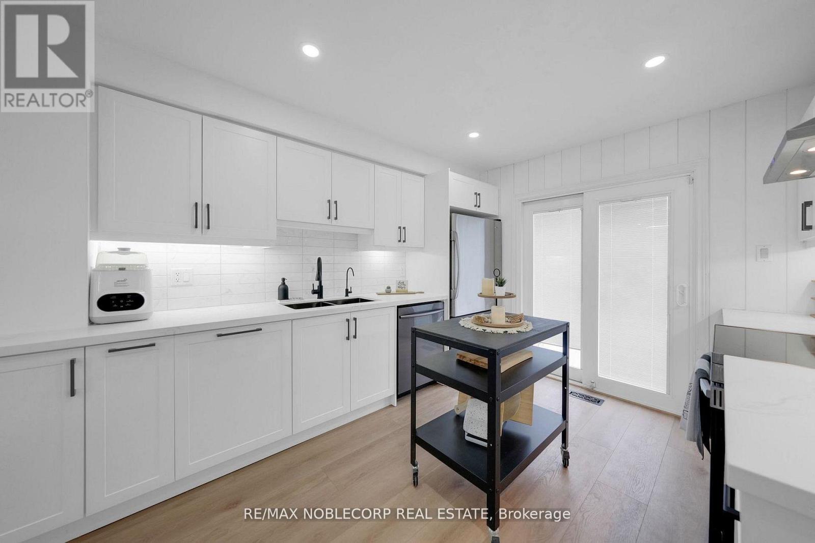 76 Edenbridge Drive, Essa, Ontario  L3W 0K8 - Photo 9 - N12801666