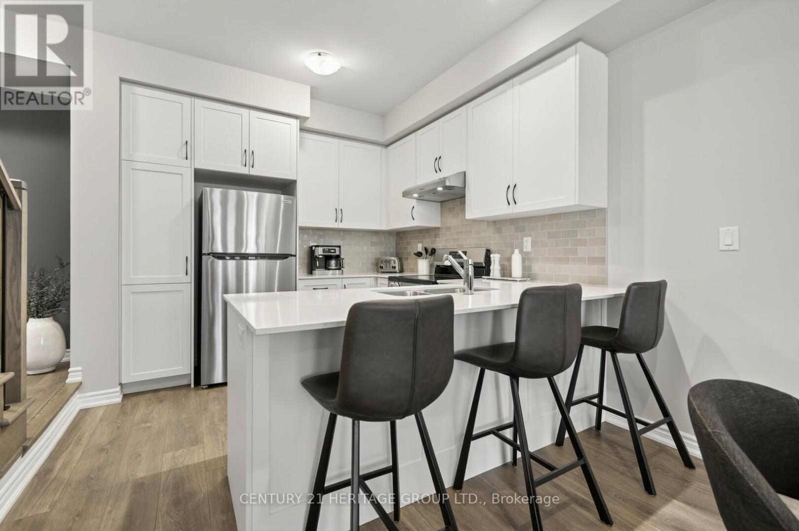 6 Mel Irving Drive, Bradford West Gwillimbury (Bradford), Ontario  L3Z 4P1 - Photo 12 - N12801690