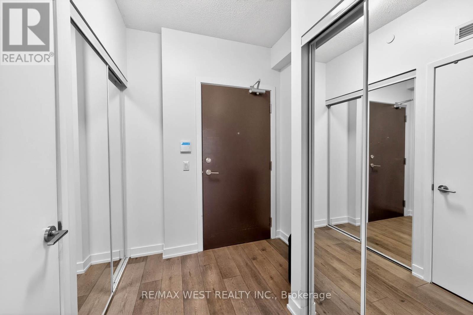 807 - 38 Honeycrisp Crescent, Vaughan, Ontario  L4K 0M7 - Photo 4 - N12801738