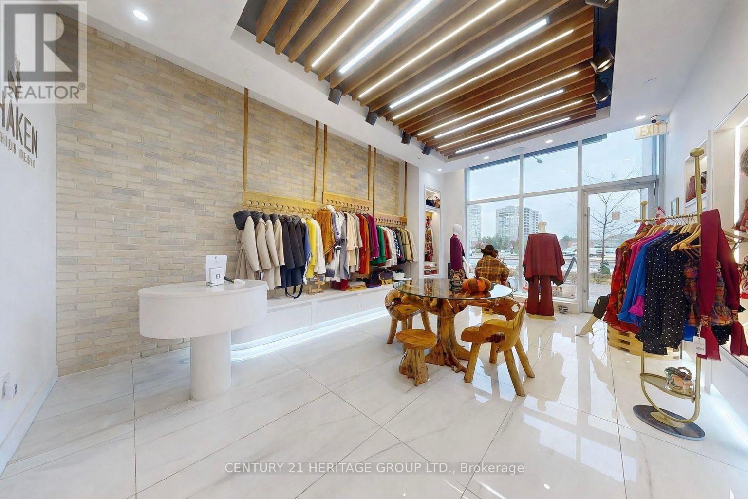 B3 - 9610 Yonge Street, Richmond Hill, Ontario  L4C 0X3 - Photo 2 - N12801808