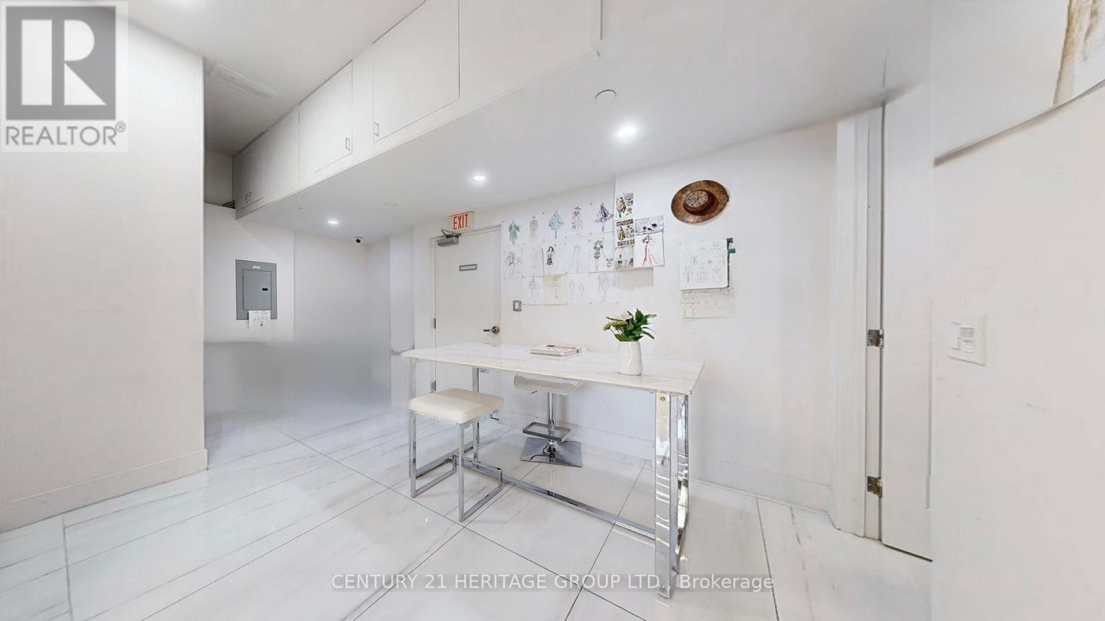 B3 - 9610 Yonge Street, Richmond Hill, Ontario  L4C 0X3 - Photo 4 - N12801808