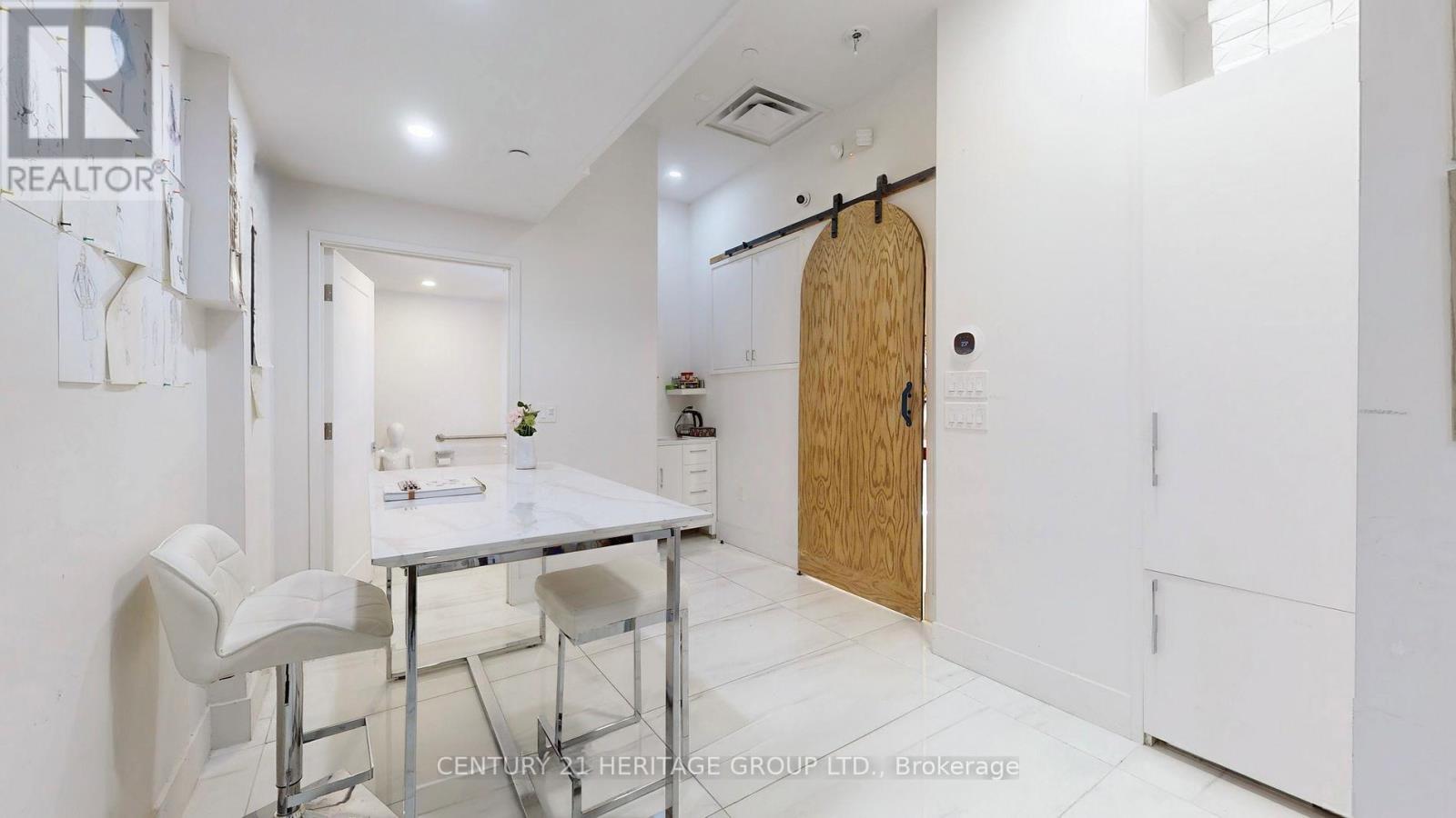 B3 - 9610 Yonge Street, Richmond Hill, Ontario  L4C 0X3 - Photo 5 - N12801808